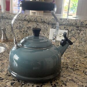 Preloved Le Creuset kettle- 1.7 qts
